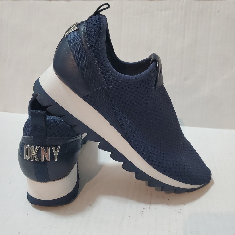 DKNY Womens Navy Blue Mesh Slip On Platform Sneakers Silver Logo Size 9.5